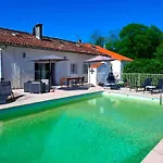 Сasa de vacaciones In St Denis With Pool & Pyrenees View *