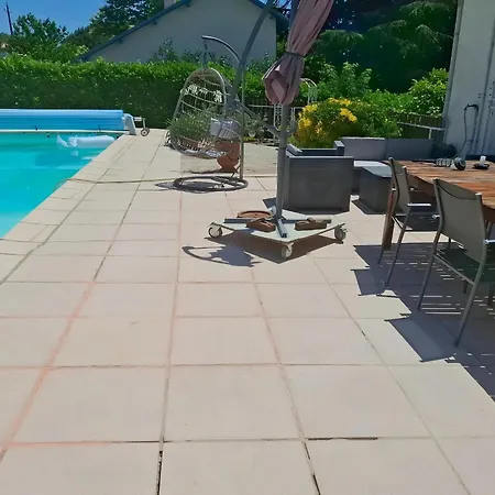 In St Denis With Pool & Pyrenees View