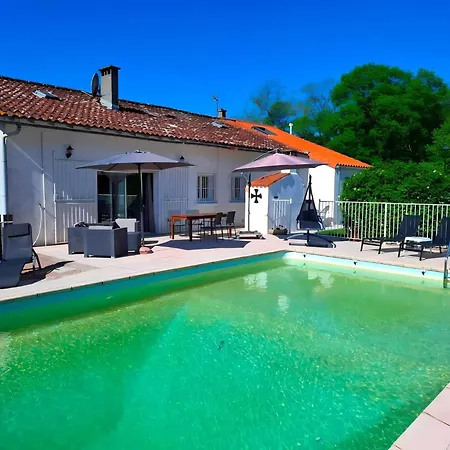 Сasa de vacaciones In St Denis With Pool & Pyrenees View *
