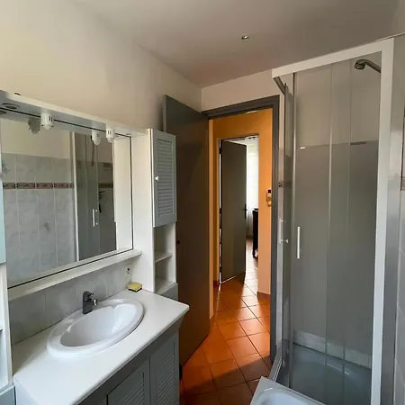 In St Denis With Pool & Pyrenees View