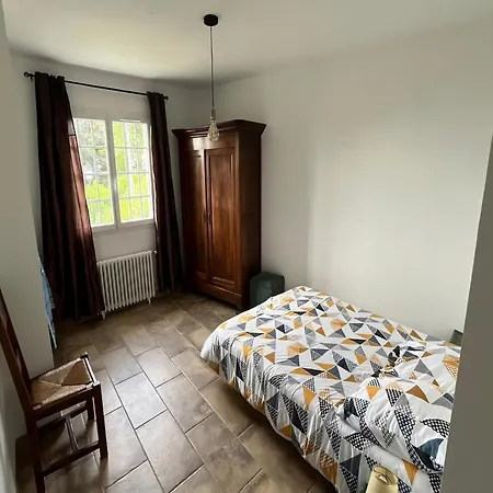 In St Denis With Pool & Pyrenees View Semesterbostad *