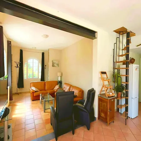Сasa de vacaciones In St Denis With Pool & Pyrenees View *