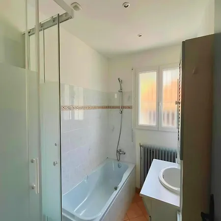 In St Denis With Pool & Pyrenees View Vakantiehuis Saint-Denis (Aude)