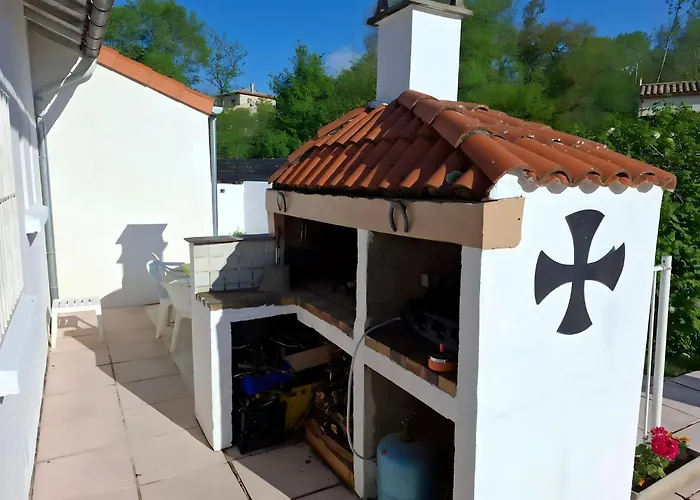In St Denis With Pool & Pyrenees View Semesterbostad Saint-Denis (Aude)