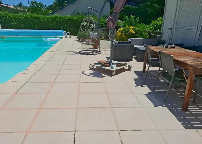 In St Denis With Pool & Pyrenees View