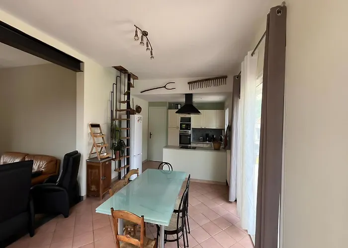 In St Denis With Pool & Pyrenees View Saint-Denis (Aude)