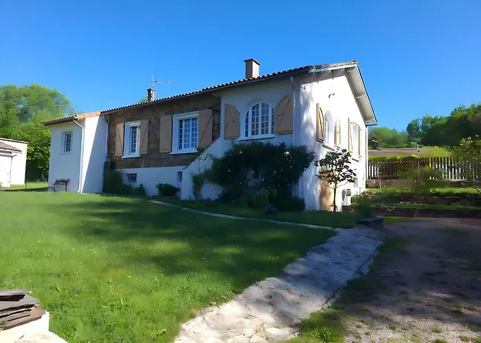 In St Denis With Pool & Pyrenees View