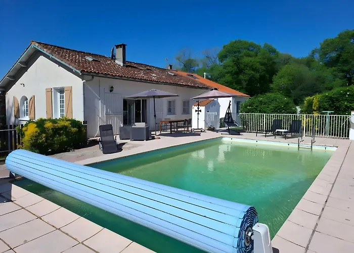 In St Denis With Pool & Pyrenees View Semesterbostad *