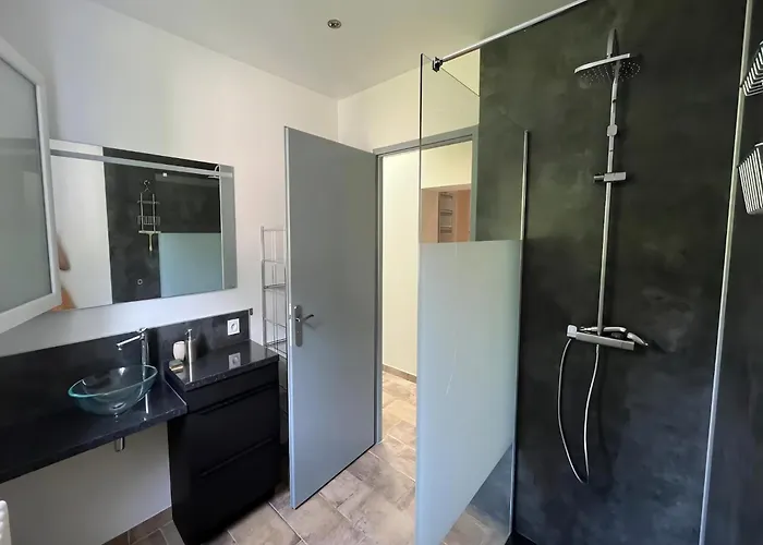 Semesterbostad In St Denis With Pool & Pyrenees View *