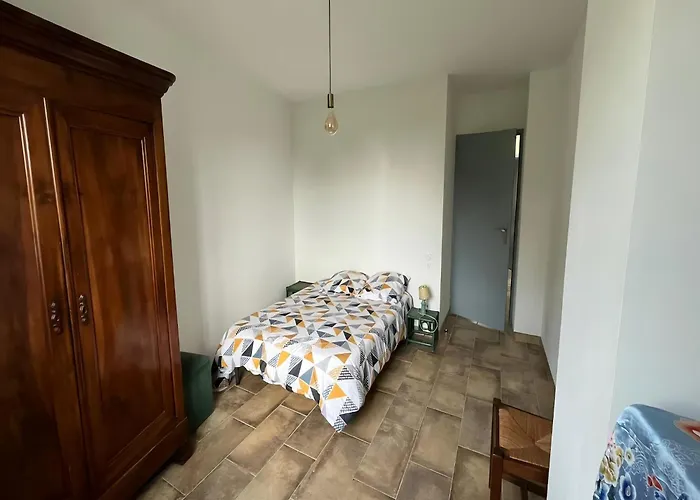 In St Denis With Pool & Pyrenees View Semesterbostad Saint-Denis (Aude)