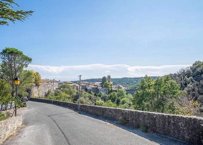 In St Denis With Pool & Pyrenees View * Saint-Denis (Aude)