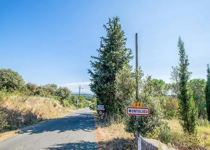 In St Denis With Pool & Pyrenees View